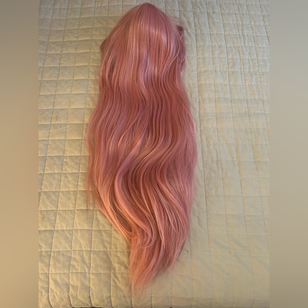 Cosplay long beautiful shade of pink wig with wavy bangs and shine💕💕❤️